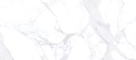 بلاط البورسلين الحديث وتصميم الجدار من الرخام الأبيض Calacatta نظرة كبيرة الحجم بلاط البورسلين 1600 * 3600mm