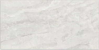 بلاط أرضيات الحمام 750 * 1500 مم تصميم رخامي كامل الجسم لون رمادي فاتح
